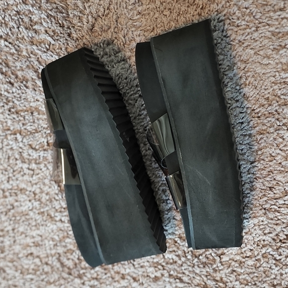 Pretty Little Things black platform sandals-4 - Picture 4 of 10